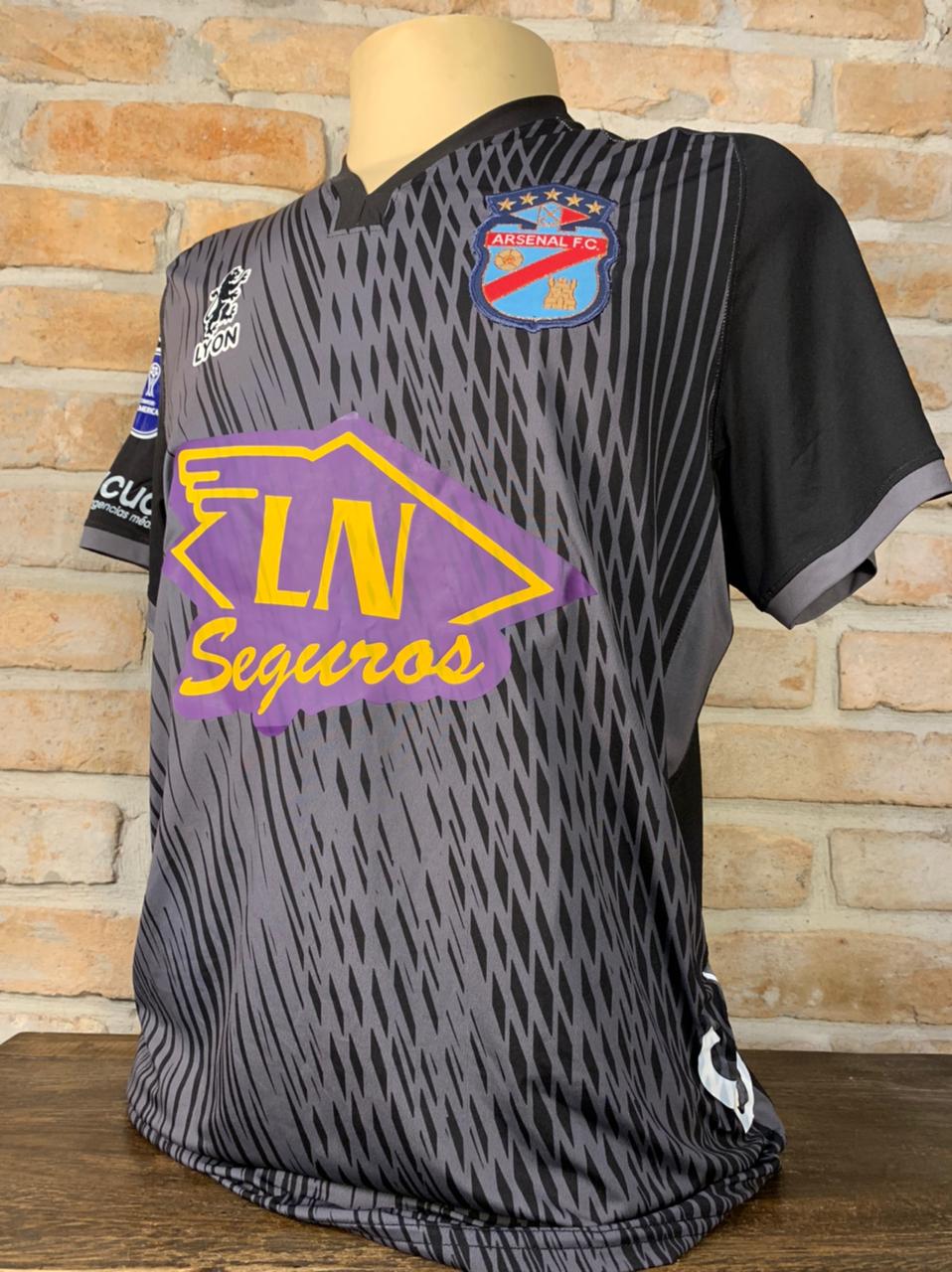 Arsenal de Sarandi Away football shirt 2004.