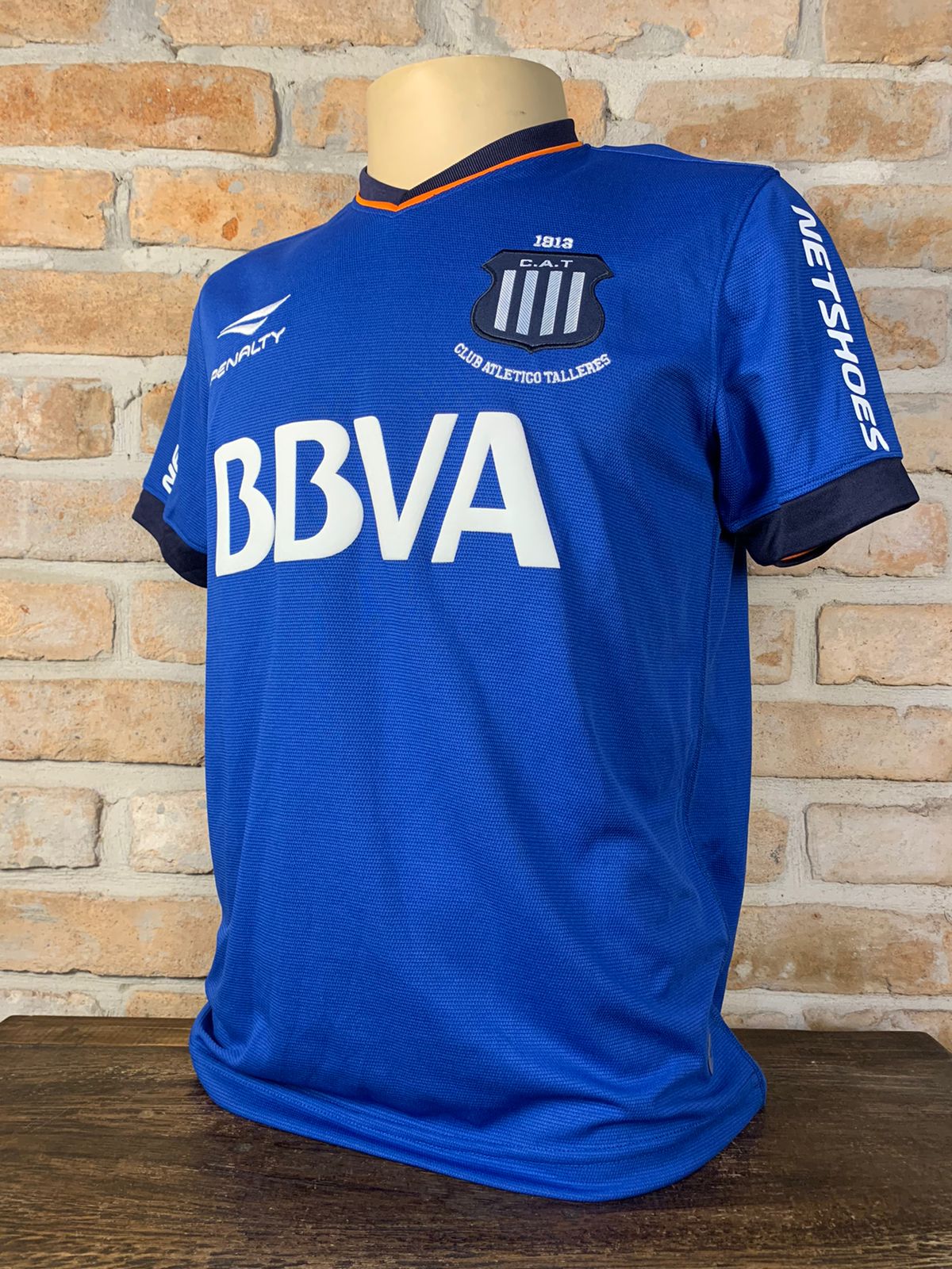 Camisa Club Atlético Independiente autografada pelo Guiñazú