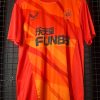 Camisa Newcastle Castore 2021 pré-jogo