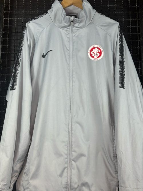 Jaqueta Internacional Nike 2018 Storm-Fit cinza