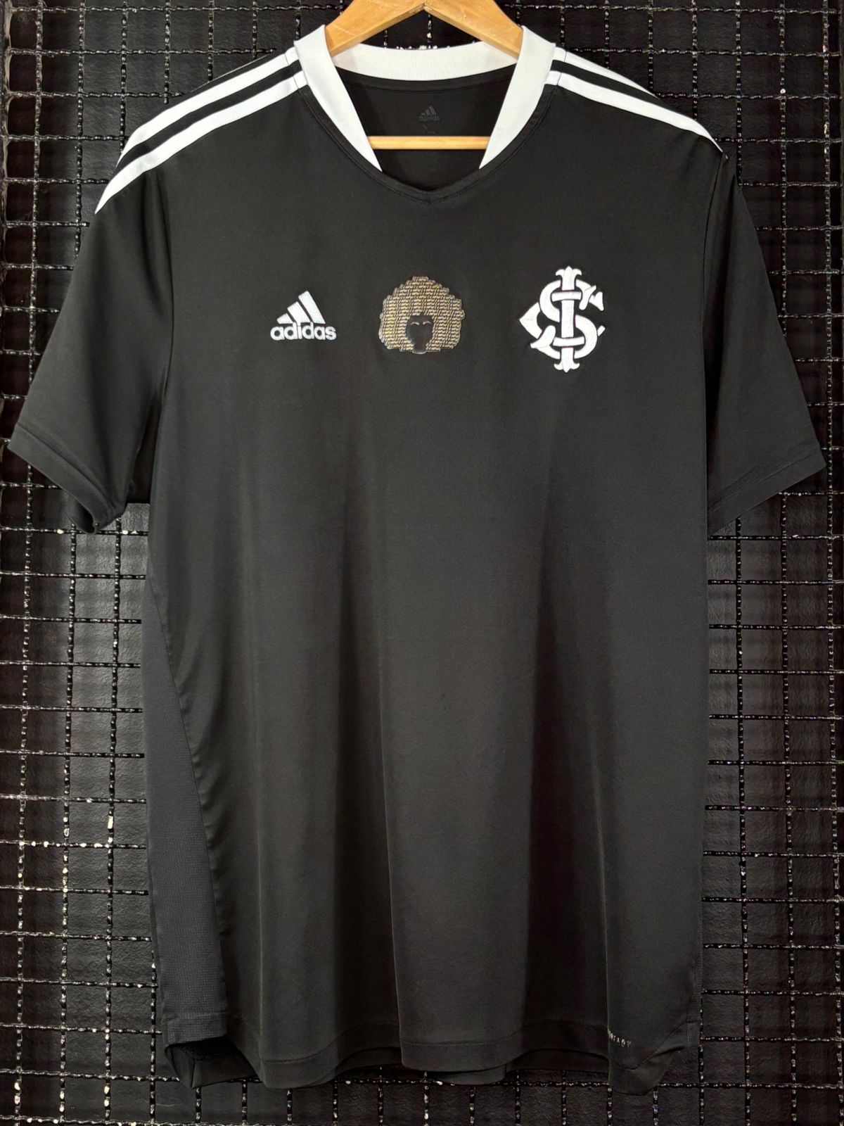 Camisa Internacional Adidas 2021 Consciência Negra - Memorias do Esporte