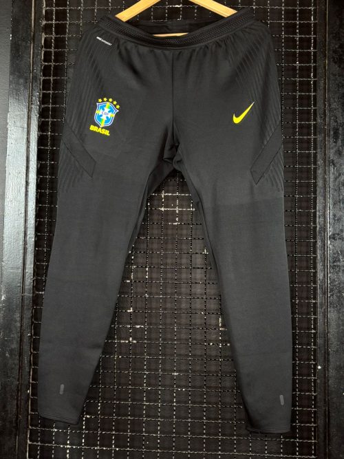 Calça Brasil Nike treino preta Vaporknit