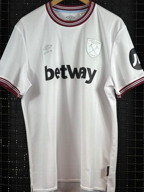 Camisa West Ham Umbro 2023 branca