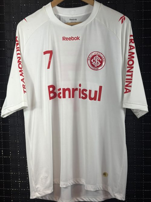 Camisa Internacional Reebok 2010 Libertadores da América Taison autografada branca