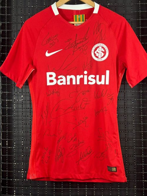Camisa Internacional Nike 2016 vermelha Roberson autografada elenco