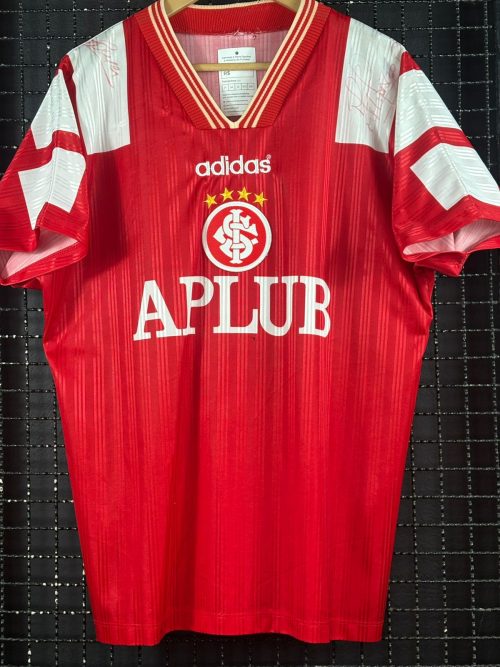 Camisa Internacional Adidas 1997 autografada